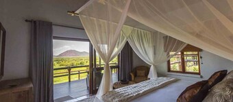 Exquisite Private Lodge in big 5 game reserve