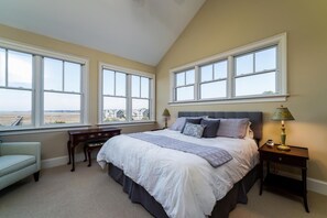 3 bedrooms, iron/ironing board, free WiFi, bed sheets - Stunning Gem! Amazing Marsh/Tidal Views. Amenity access included! (Seabrook Island)