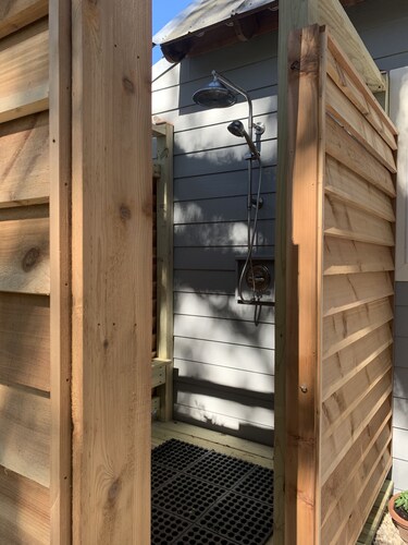 NEW!!<br>The Potters Cottage minutes from 1-49 and 1-10.