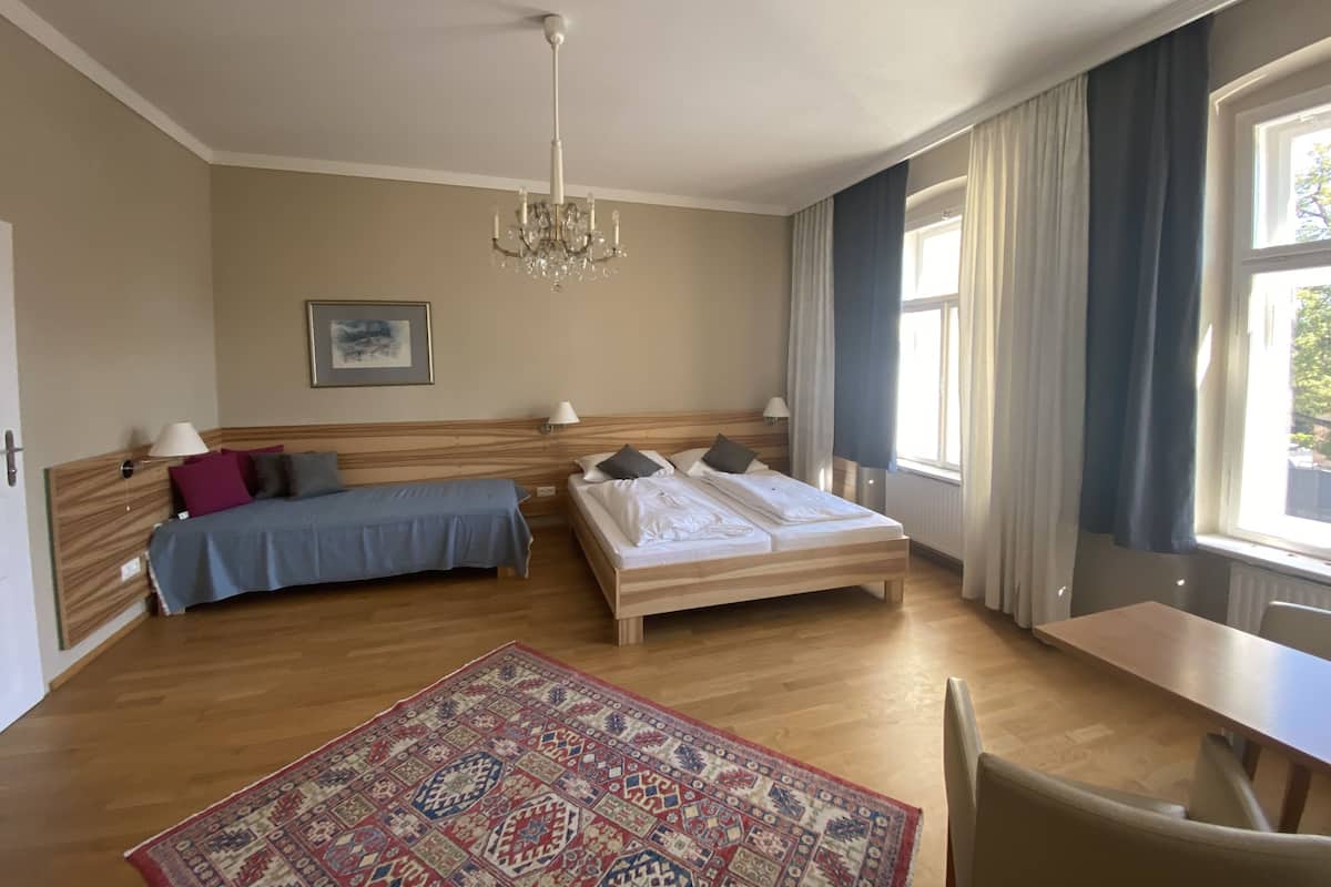 Studio | Desk, blackout drapes, cribs/infant beds, free WiFi