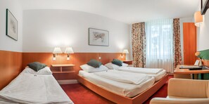 Triple Room | Blackout drapes, cribs/infant beds, free WiFi, bed sheets