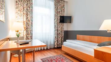 Single Room | Desk, blackout drapes, cribs/infant beds, free WiFi