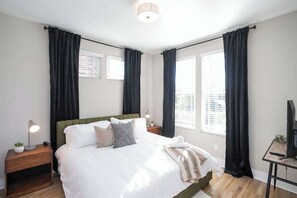 7 Schlafzimmer, Schreibtisch, Bügeleisen/Bügelbrett, WLAN