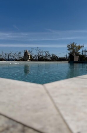 Piscina all'aperto, una piscina riscaldata