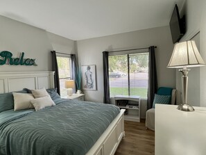 2 bedrooms, in-room safe, desk, iron/ironing board - Lovely 2 Bed 2 Bath Condo-Heated Pool & Exercise RM (Scottsdale)
