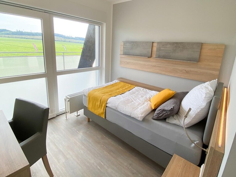 Double Room Window To The Airfield, Shower Wc - Boardinghouse Breitscheid - Dillenburg