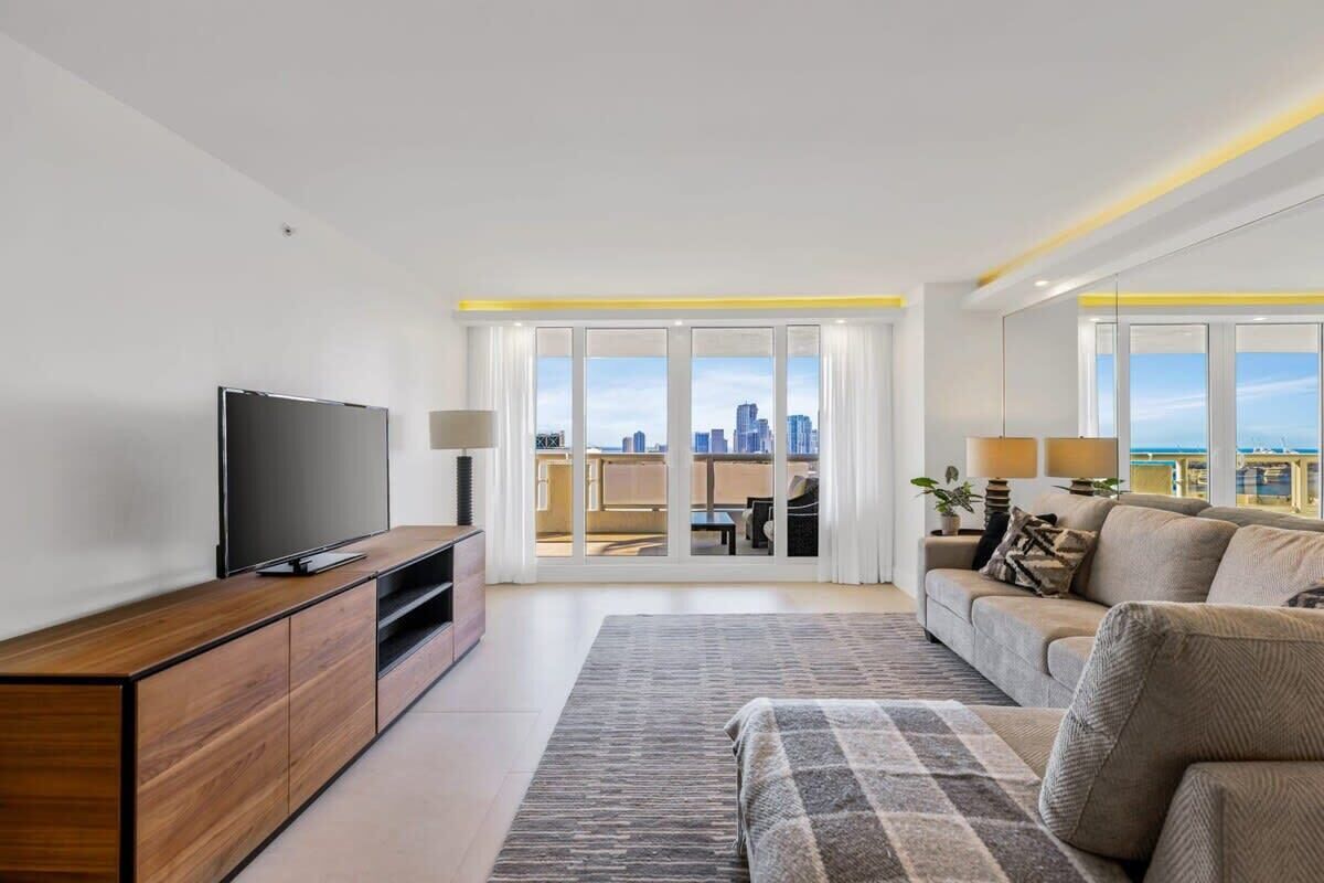 Edgewater Bliss | Next to Art Basel | Context