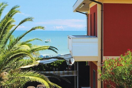 Apartment near Majella Park & Beach