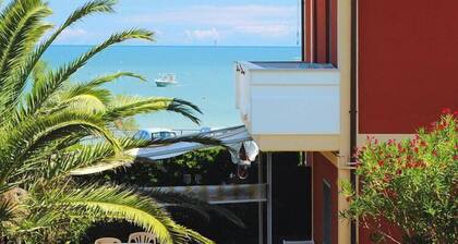 Apartment near Majella Park & Beach