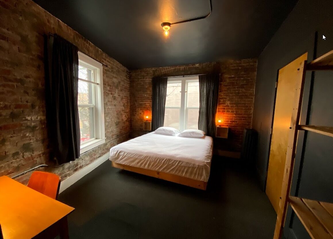 room, 1 king bed | hypo-allergenic bedding, iron/ironing board, free wifi, bed sheets