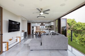 Smart-TV og stereoanlegg