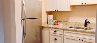 Beautiful Apartment in Historic Downtown Area!