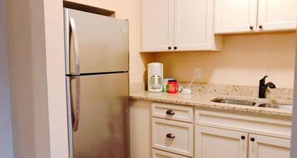 Beautiful Apartment in Historic Downtown Area!