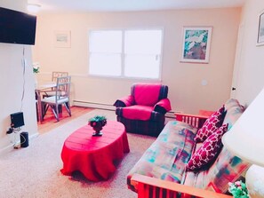 Smart TV - Beautiful Apartment in Historic Downtown Area! (Greensboro)