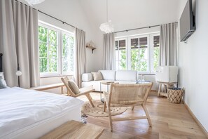 Dobbeltrom – deluxe | Minibar, safe på rommet, individuelt dekorert og individuelt innredet