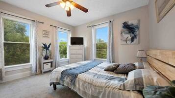 4 soveværelser, skrivebord, strygejern/strygebræt, Wi-Fi