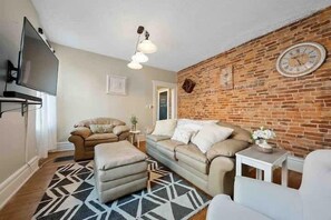 Een televisie en een kantoor