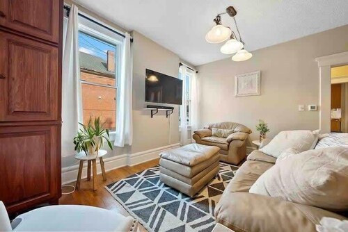 The Village Townhouse - 3 Bedrooms w/ extra beds