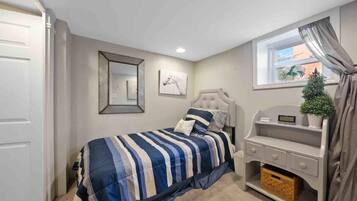 4 bedrooms, desk, iron/ironing board, WiFi