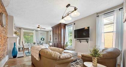 The Village Townhouse - 3 Bedrooms w/ extra beds