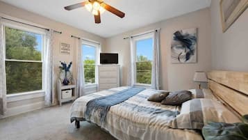 4 bedrooms, desk, iron/ironing board, WiFi