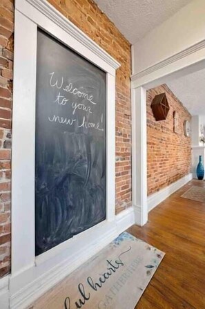 Interior - The Village Townhouse - 3 Bedrooms w/ extra beds (Columbus)
