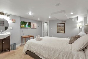 5 habitaciones, escritorio, tabla de planchar con plancha y wifi 