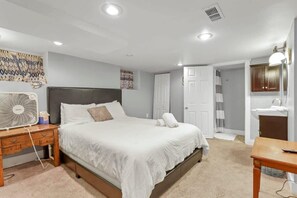 5 camere, una scrivania, ferro/asse da stiro, Wi-Fi