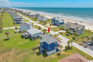 Exterior - 2nd Row Gulf views, 2 decks, Updated Private Beach House (Galveston)