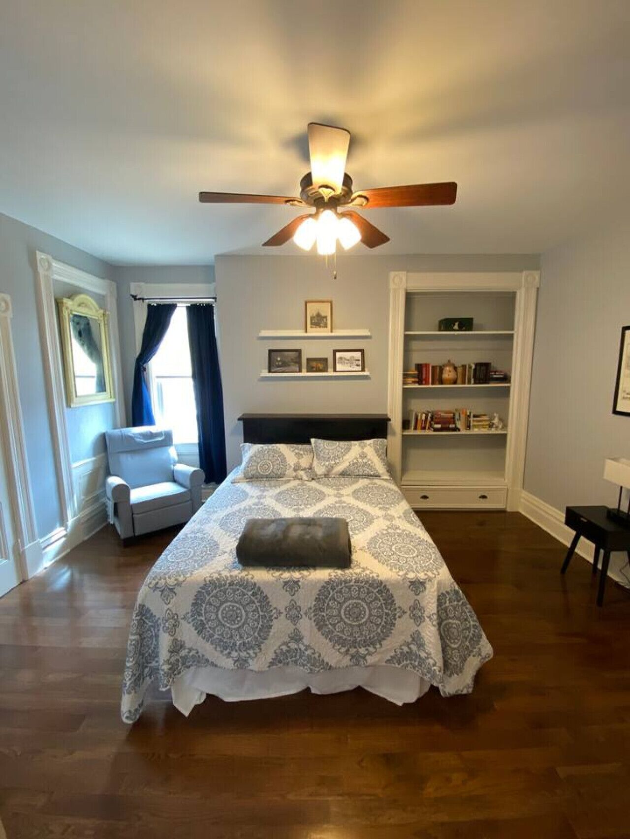 7 bedrooms, desk, iron/ironing board, travel crib