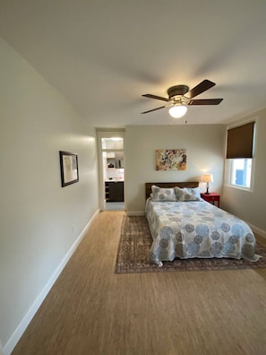 7 bedrooms, desk, iron/ironing board, travel cot