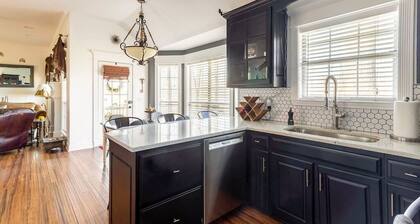 Pool + Hot Tub + Theater · Countryside Retreat