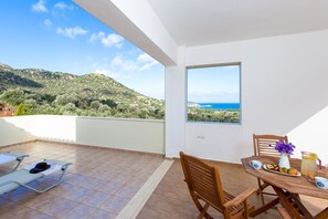 Villa, 3 Bedrooms with Shared Pool | Vista del balcón