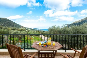 Villa, 3 Bedrooms with Shared Pool | Balcón
