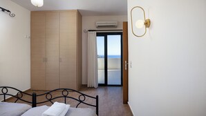 Villa, 3 Bedrooms with Shared Pool | Balkong