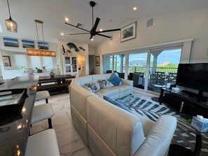 Télévision, jeux vidéo, lecteur de DVD, livres