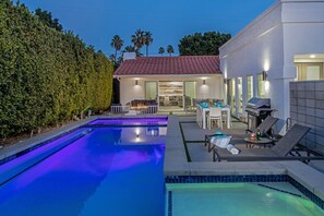 A heated pool - Royal Escape – Private Pool Retreat in Movie Colony (Palm Springs)