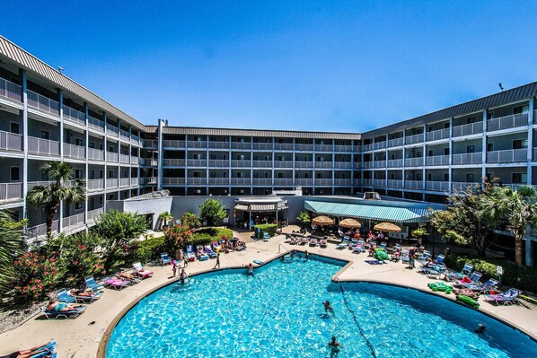 Inomhuspool och utomhuspool