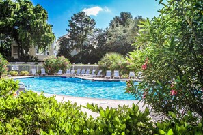 Inomhuspool och utomhuspool