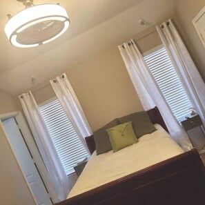 3 chambres, bureau, Wi-Fi gratuit, draps fournis