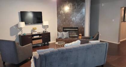 Family Home w/ Fire Pit & Grill - Near Joe Pool Lake & AT&T Stadium
