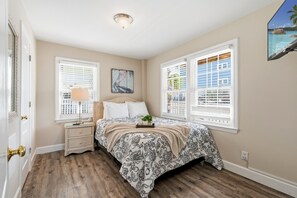 4 bedrooms, free WiFi - Tropical Winds Down - Ground Level Home - 4 Bed/3 Bath - Close to Beach (North Myrtle Beach)