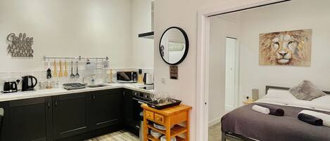 Apartment, Ensuite, Garden View | Room amenity