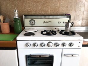 Apartment, Multiple Beds | Private kitchen