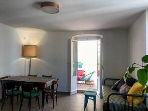 Apartment, Multiple Beds | Living area