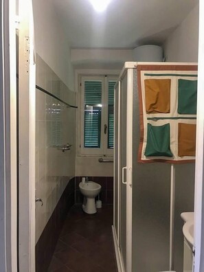 Apartment, Multiple Beds | Bathroom | Shower, deep soaking tub, hair dryer, towels