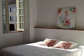 Comfort Double Room | Desk, soundproofing, free WiFi, bed sheets - Logis Hôtel Le Commerce (Navarrenx)
