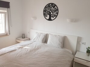 3 makuuhuonetta, silitysrauta/-lauta, ilmainen Wi-Fi, vuodevaatteet