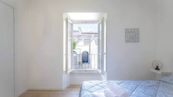3 bedrooms, in-room safe, iron/ironing board, free WiFi