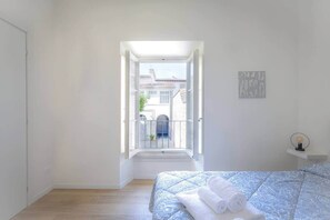 3 quartos, cofres nos quartos, ferros/tábuas de passar roupa